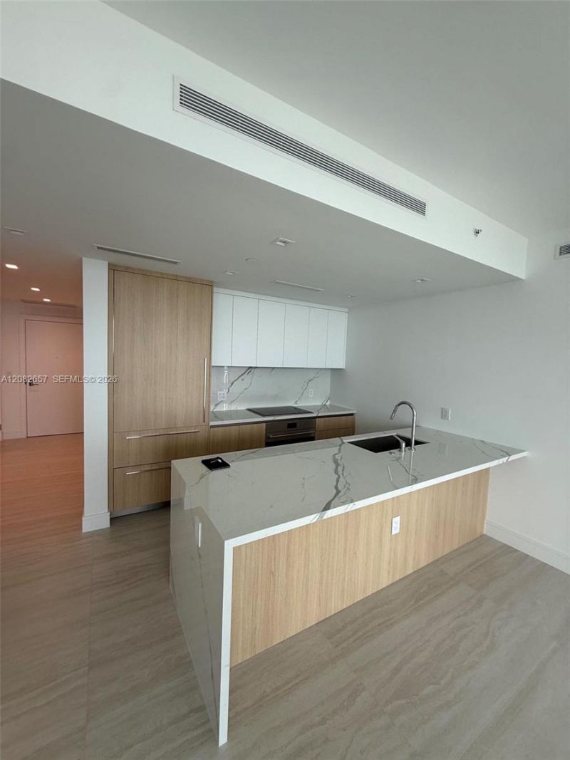 2411 Laguna Circle , Unit 2703, North Miami, FL 33181 Photo