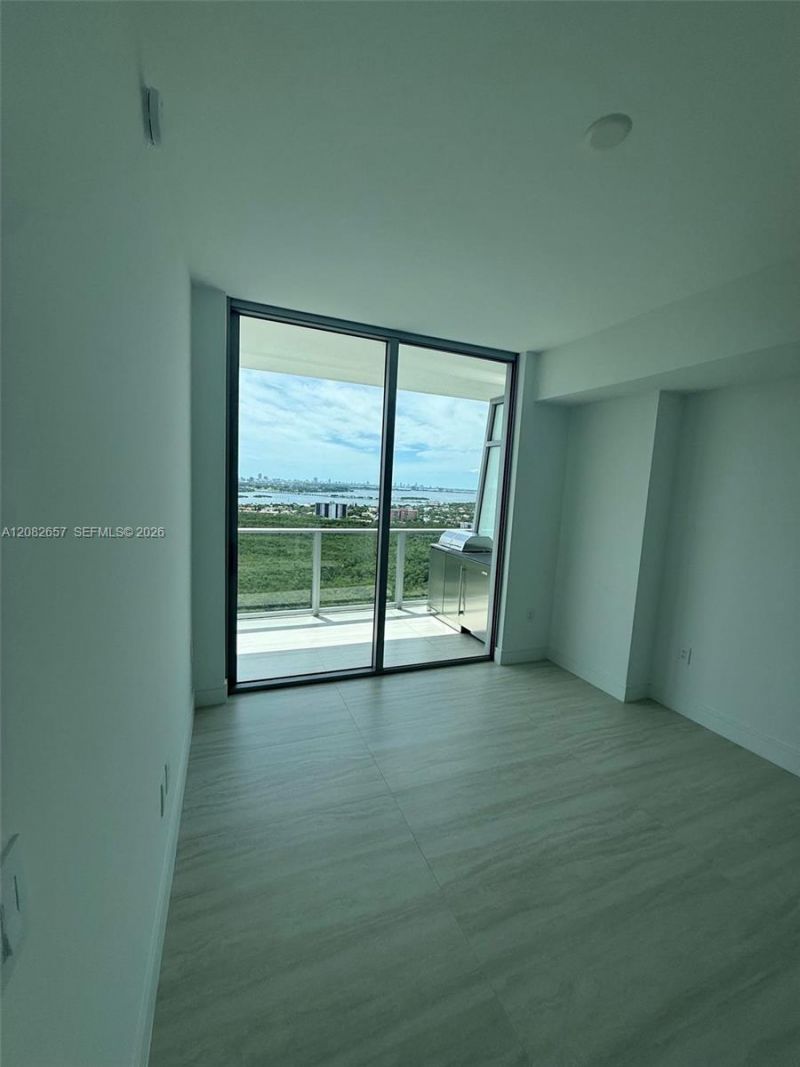 2411 Laguna Circle , Unit 2703, North Miami, FL 33181 Photo