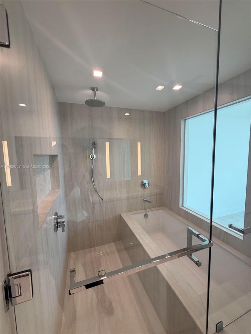 2411 Laguna Circle , Unit 2703, North Miami, FL 33181 Photo