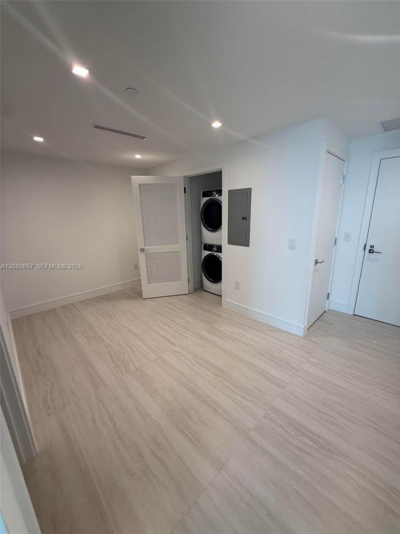 2411 Laguna Circle , Unit 2703, North Miami, FL 33181 Photo