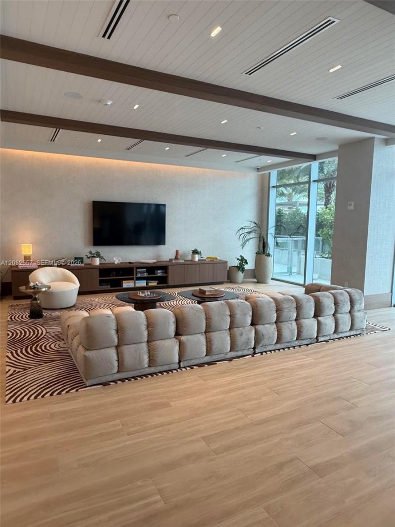 2411 Laguna Circle , Unit 2703, North Miami, FL 33181 Photo
