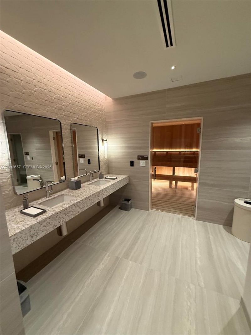 2411 Laguna Circle , Unit 2703, North Miami, FL 33181 Photo
