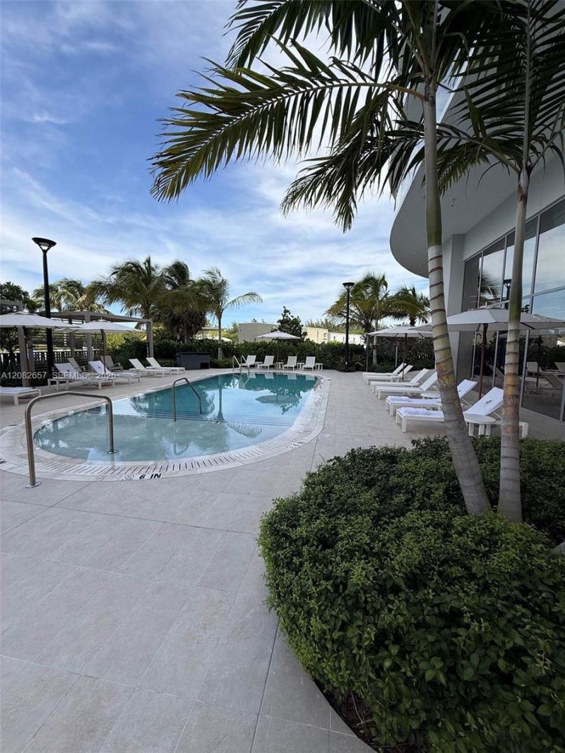 2411 Laguna Circle , Unit 2703, North Miami, FL 33181 Photo