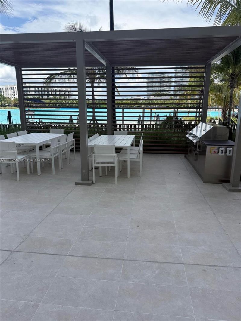 2411 Laguna Circle , Unit 2703, North Miami, FL 33181 Photo