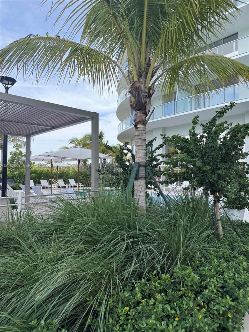 2411 Laguna Circle , Unit 2703, North Miami, FL 33181 Photo