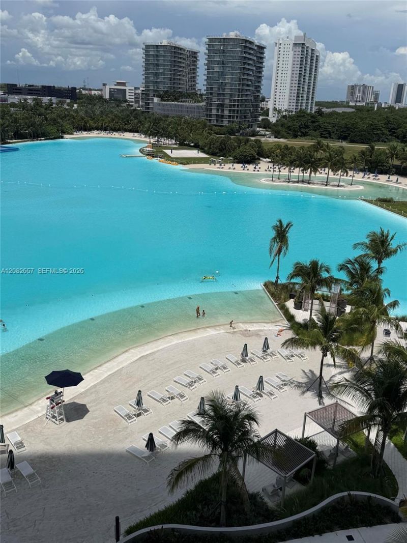 2411 Laguna Circle , Unit 2703, North Miami, FL 33181 Photo