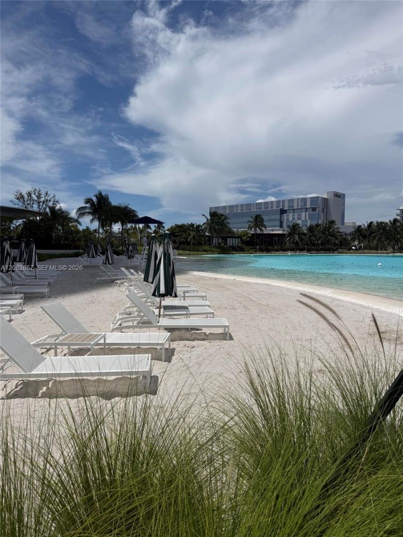 2411 Laguna Circle , Unit 2703, North Miami, FL 33181 Photo