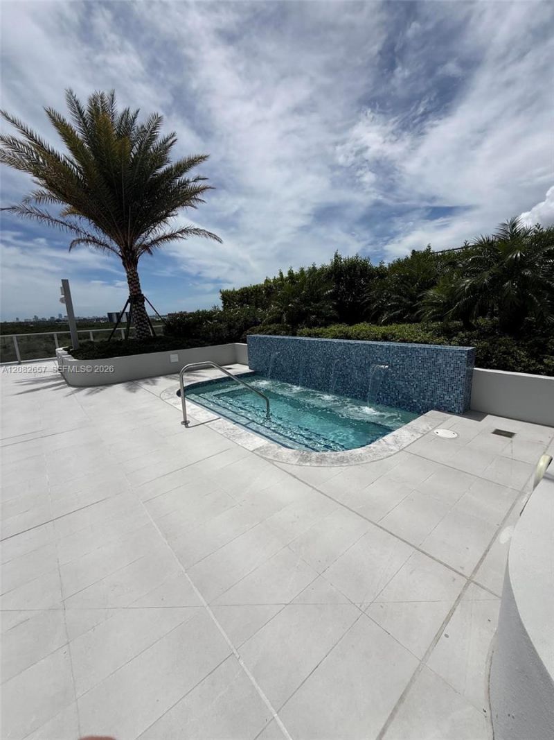 2411 Laguna Circle , Unit 2703, North Miami, FL 33181 Photo