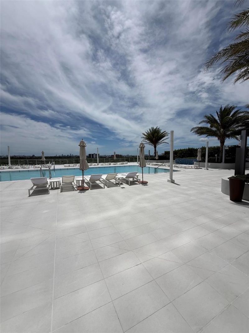 2411 Laguna Circle , Unit 2703, North Miami, FL 33181 Photo