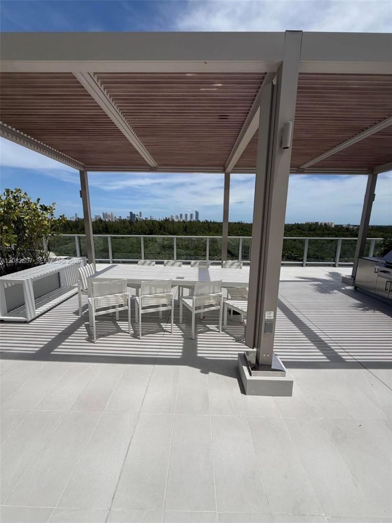 2411 Laguna Circle , Unit 2703, North Miami, FL 33181 Photo