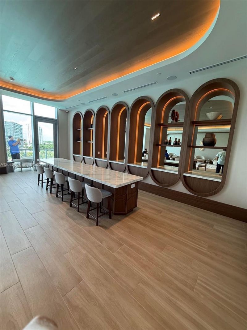 2411 Laguna Circle , Unit 2703, North Miami, FL 33181 Photo