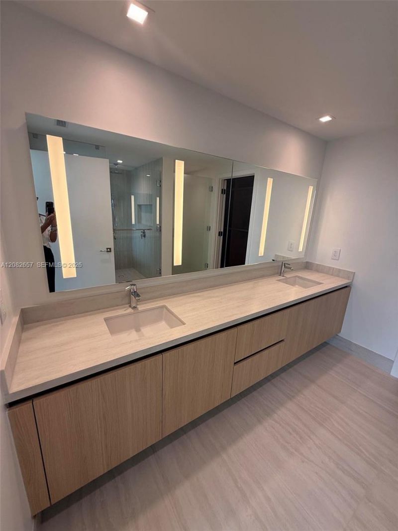 2411 Laguna Circle , Unit 2703, North Miami, FL 33181 Photo