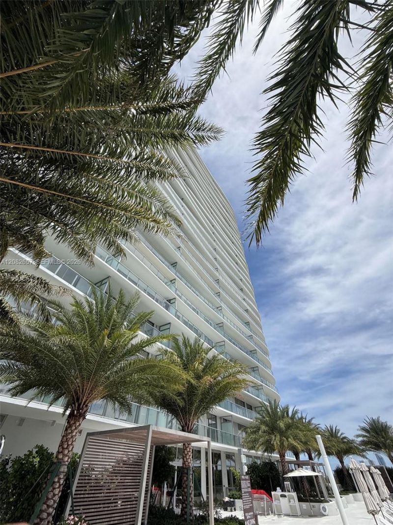 2411 Laguna Circle , Unit 2703, North Miami, FL 33181 Photo