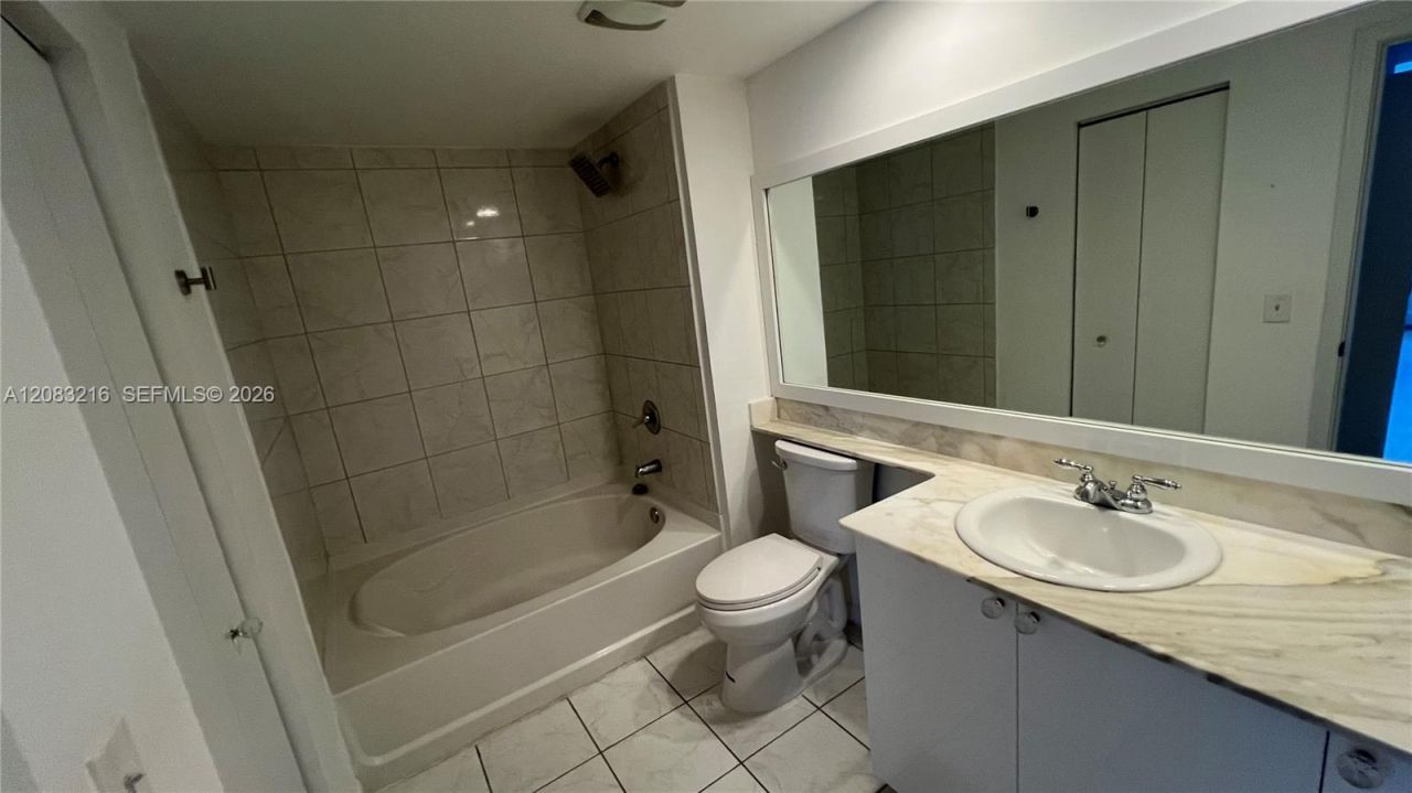 2775 NE 187th St , Unit 227, Aventura, FL 33180 Photo
