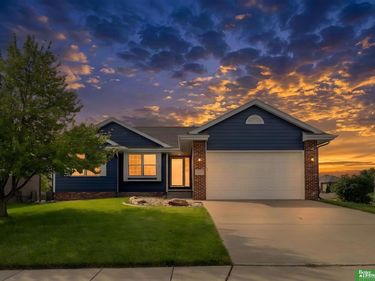 21213 Flagstone Drive, Gretna, NE 68028