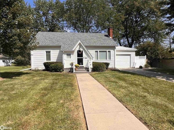 913 E Adams Avenue, Fairfield, IA 52556
