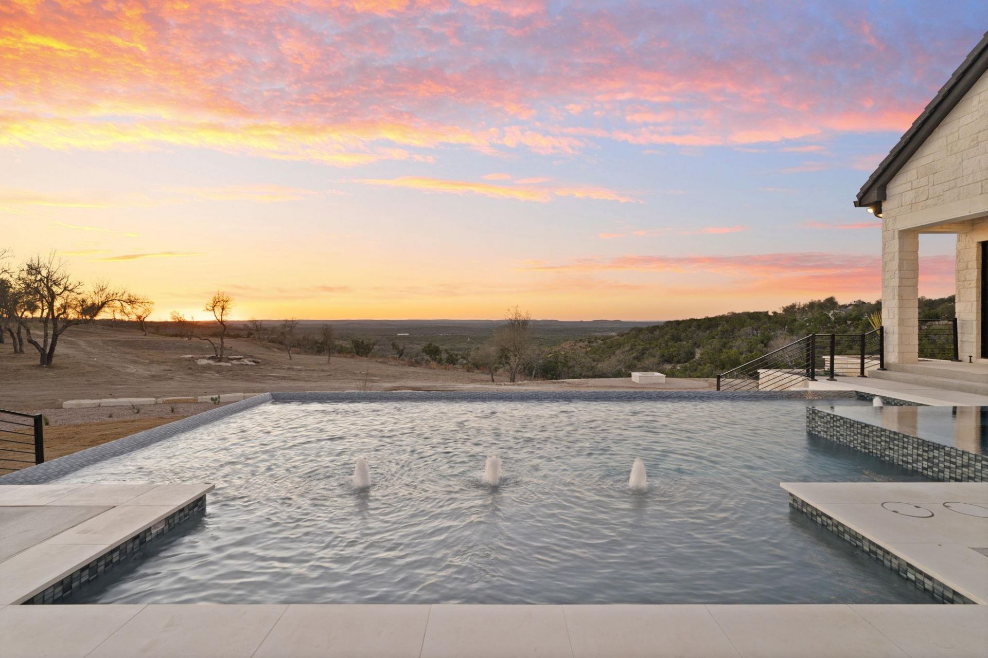 1562 Canyon Crossing View, Dripping Springs, TX 78620 Main Photo