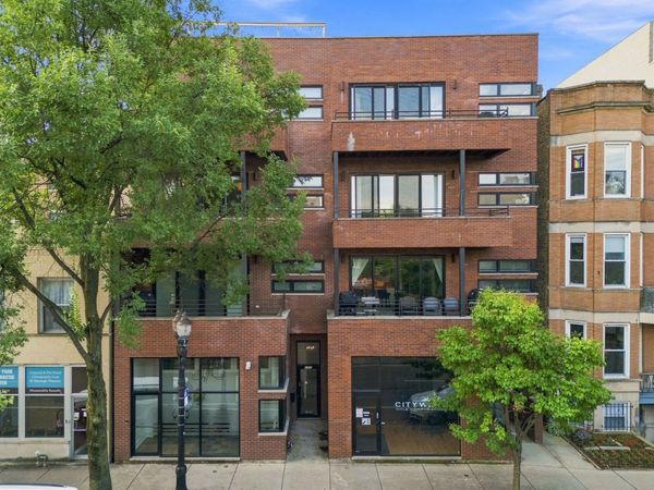 1925 W Irving Park Road , Unit 3, Chicago, IL 60613