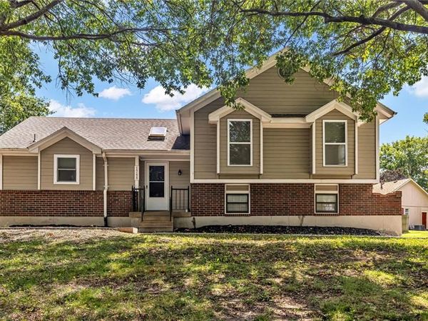 1748 SE Silkwood Court, Lee's Summit, MO 64063