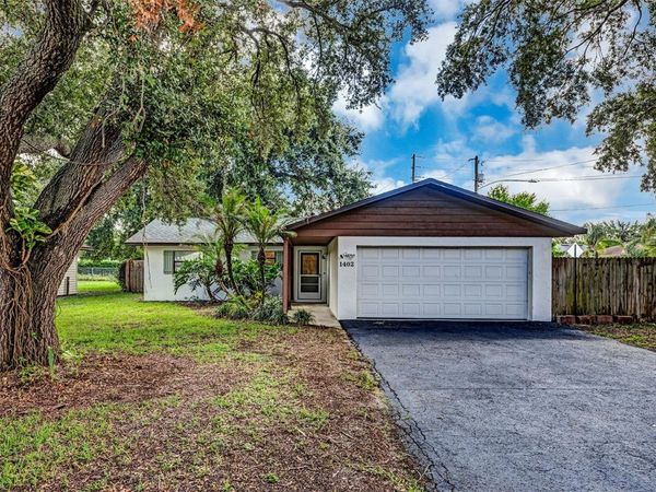 1402 CRYSTAL COURT, TAVARES, FL 32778