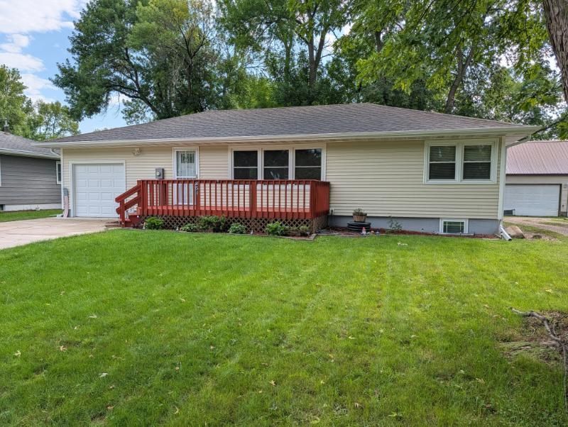 851 4th Avenue Se, Wells, MN 56097 Main Photo