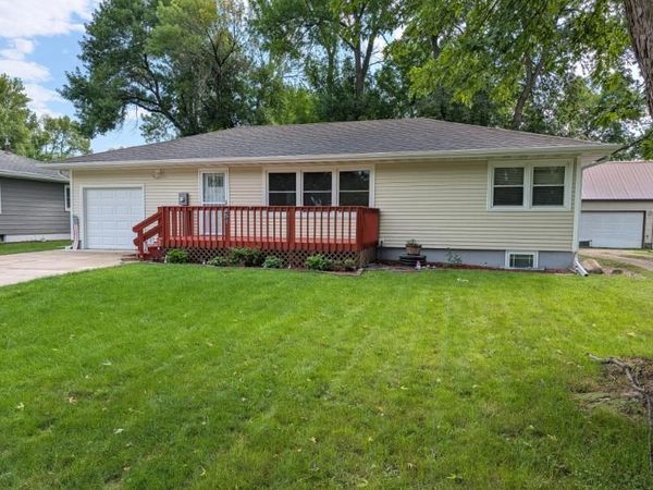 851 4th Avenue SE, Wells, MN 56097