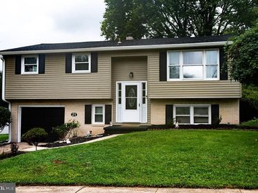 21 FENWICK DRIVE , MANCHESTER, PA 17345