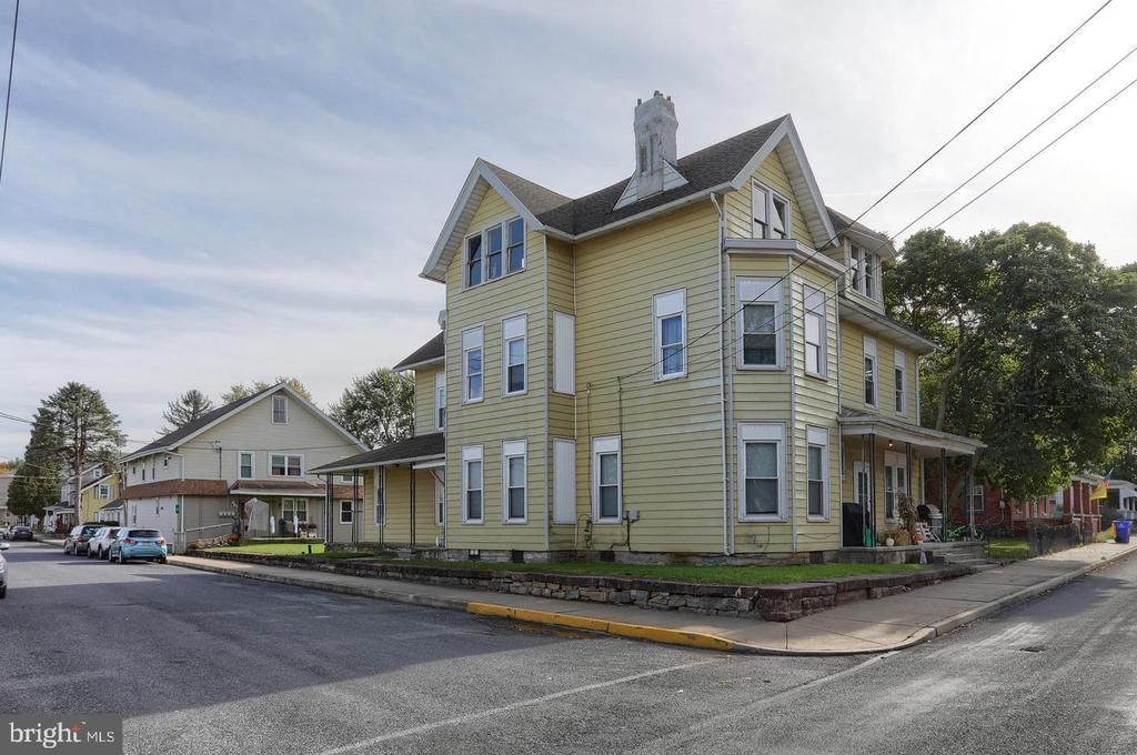 102 S RACE STREET, RICHLAND, PA 17087