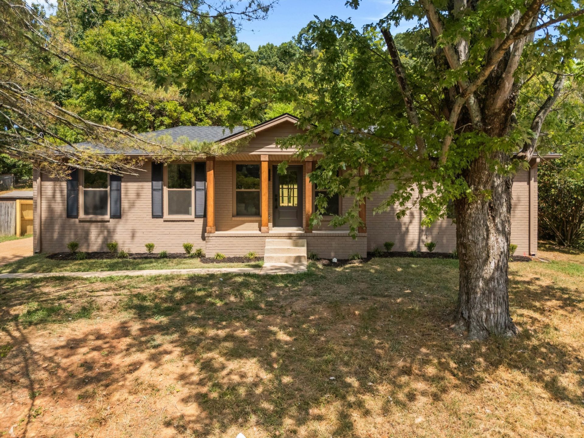 217 New Sawyer Brown Rd, Nashville, TN 37221 Main Photo
