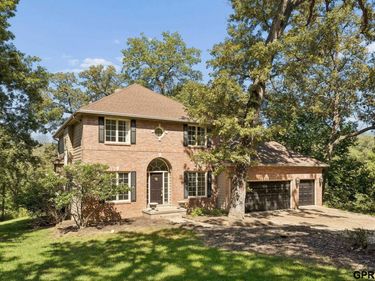 19719 Raven Drive, Louisville, NE 68037