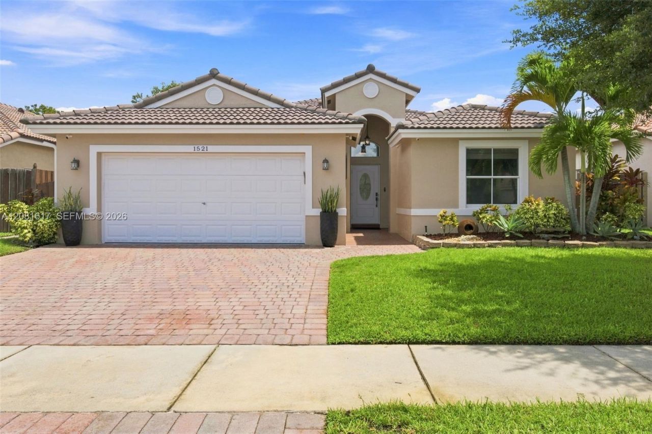 1521 SW 194th Ter, Pembroke Pines, FL 33029 Main Photo