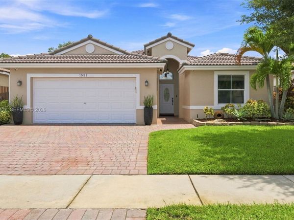 1521 SW 194th Ter, Pembroke Pines, FL 33029