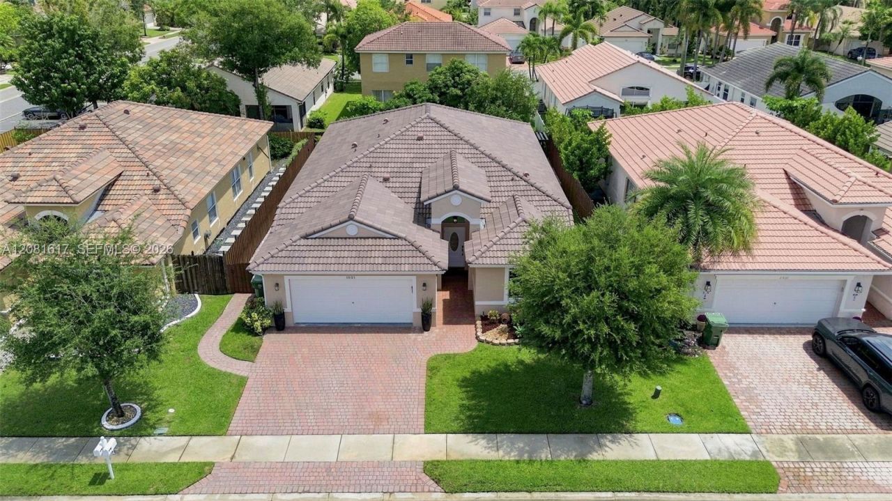 1521 SW 194th Ter, Pembroke Pines, FL 33029 Photo