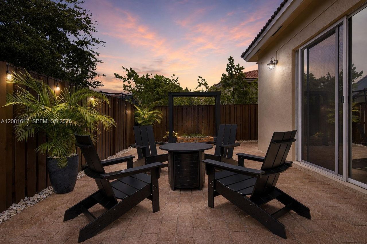 1521 SW 194th Ter, Pembroke Pines, FL 33029 Photo
