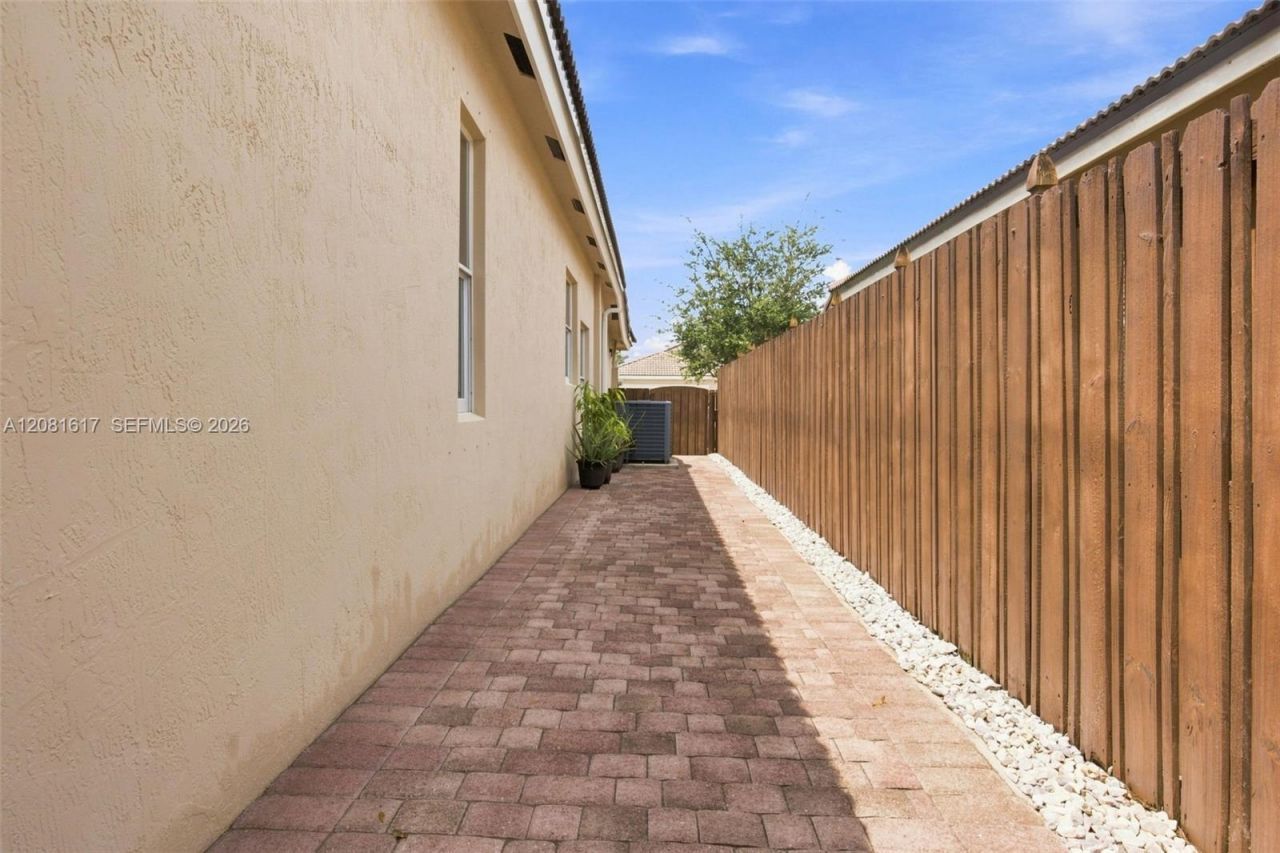 1521 SW 194th Ter, Pembroke Pines, FL 33029 Photo