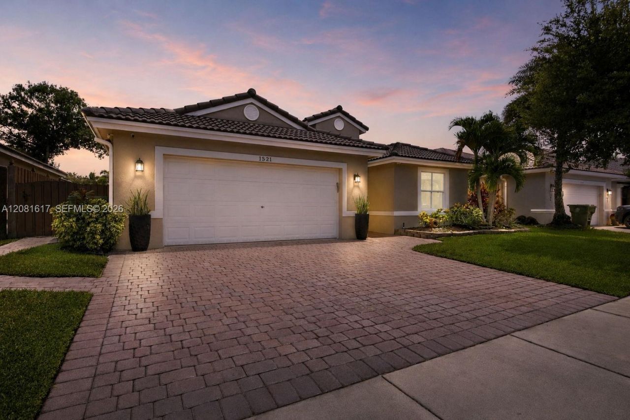 1521 SW 194th Ter, Pembroke Pines, FL 33029 Photo