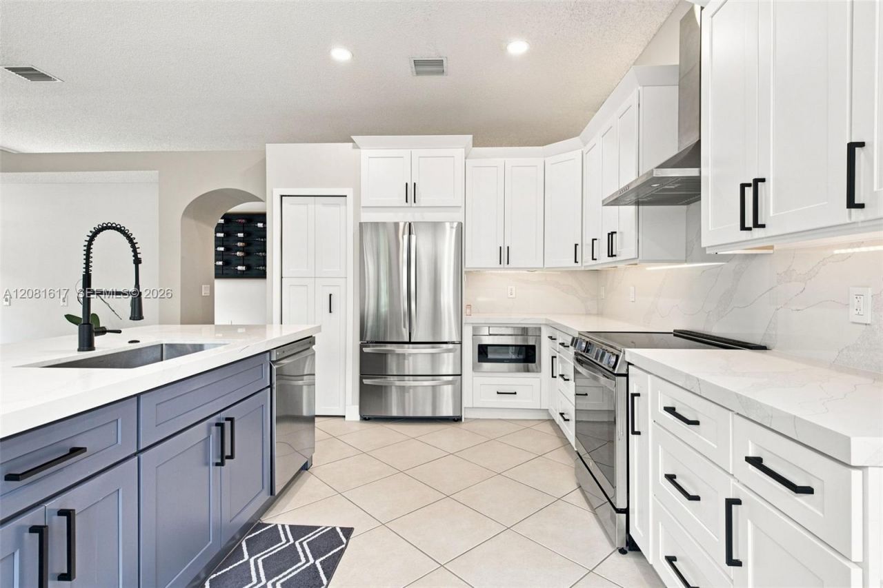 1521 SW 194th Ter, Pembroke Pines, FL 33029 Photo