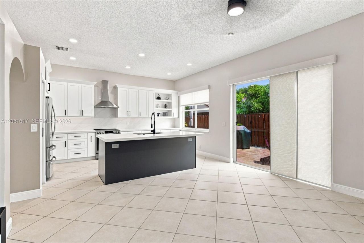 1521 SW 194th Ter, Pembroke Pines, FL 33029 Photo