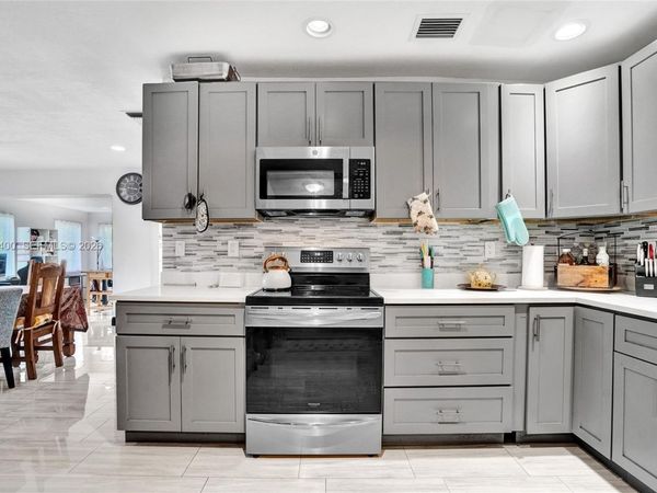 1124 NW 16th St , Fort Lauderdale, FL 33311