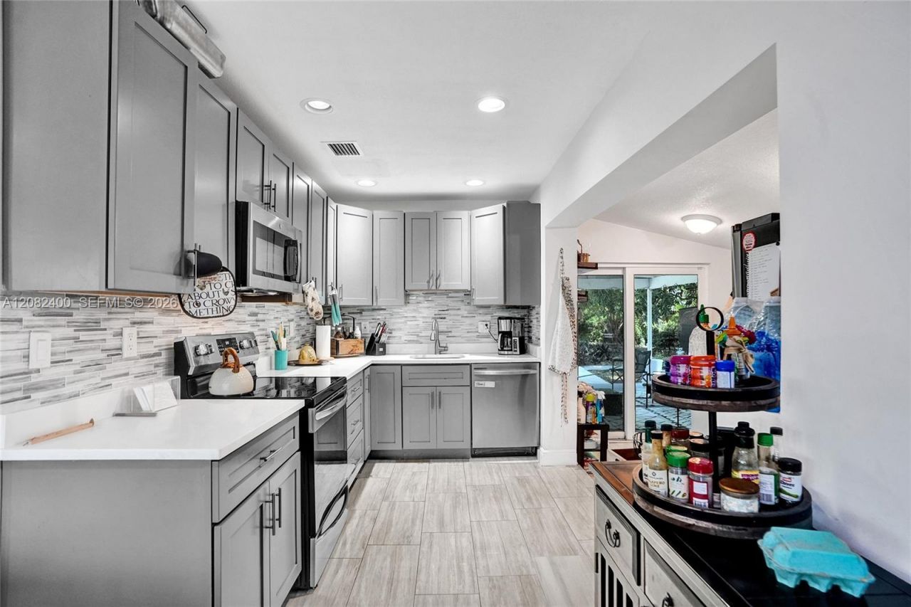 1124 NW 16th St , Fort Lauderdale, FL 33311 Photo