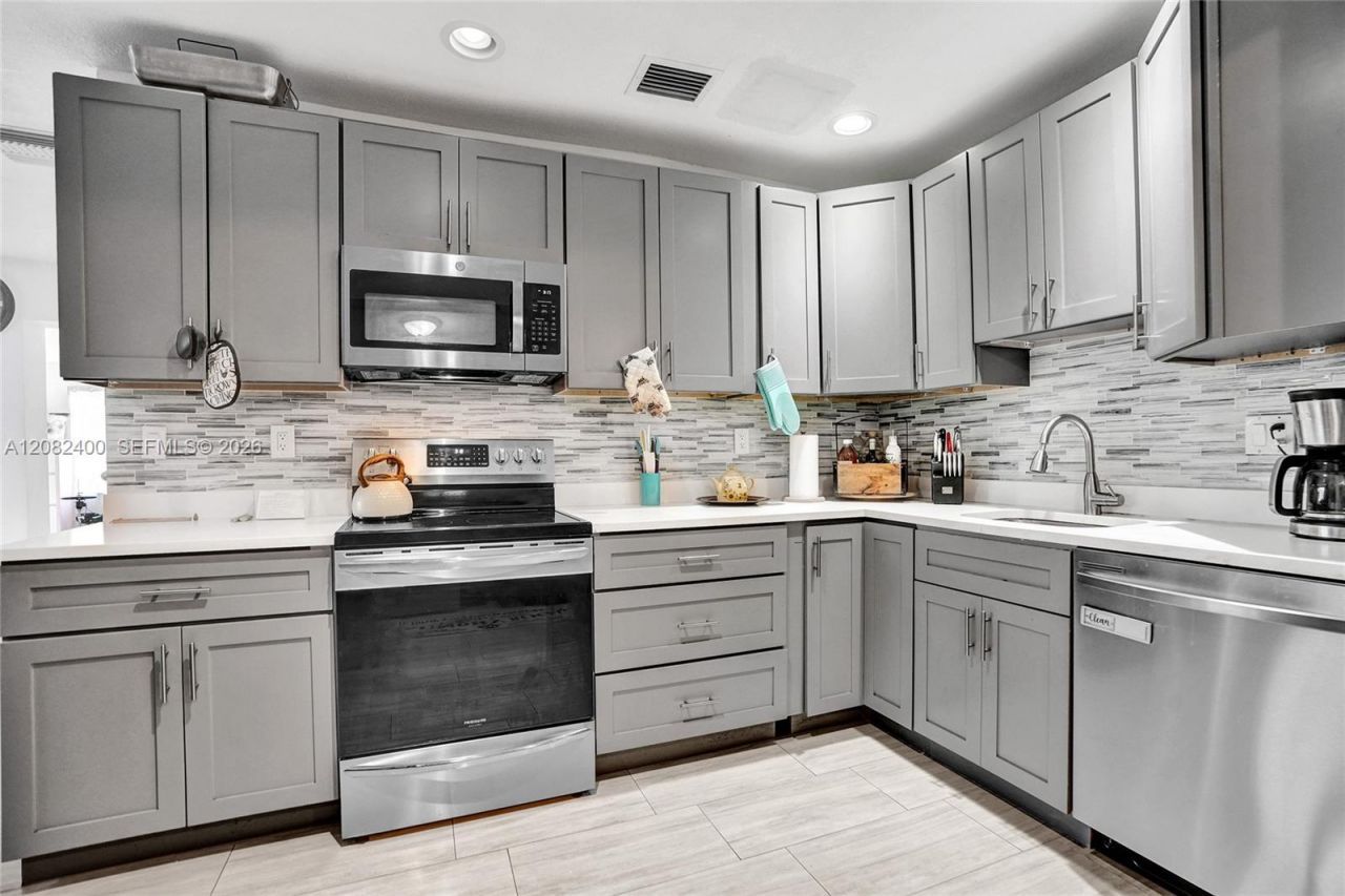 1124 NW 16th St , Fort Lauderdale, FL 33311 Photo