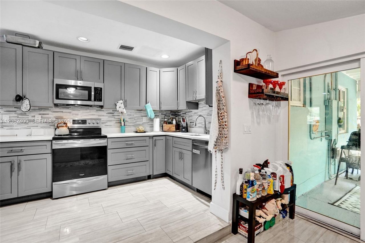 1124 NW 16th St , Fort Lauderdale, FL 33311 Photo