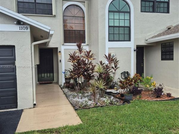Unit 1109, Pembroke Pines, FL 33026
