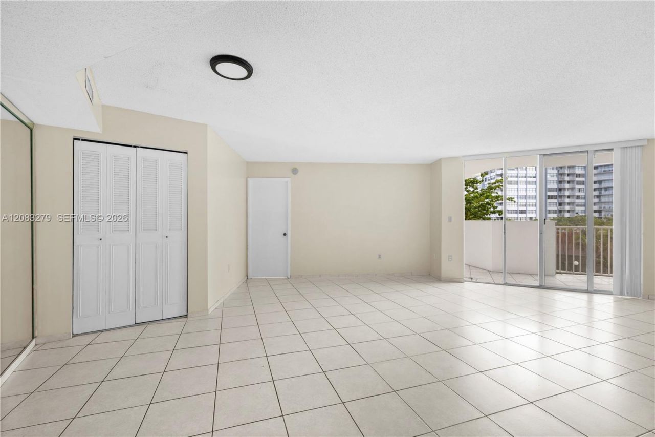 1200 NE Miami Gardens Dr , Unit 315W, Miami, FL 33179 Photo