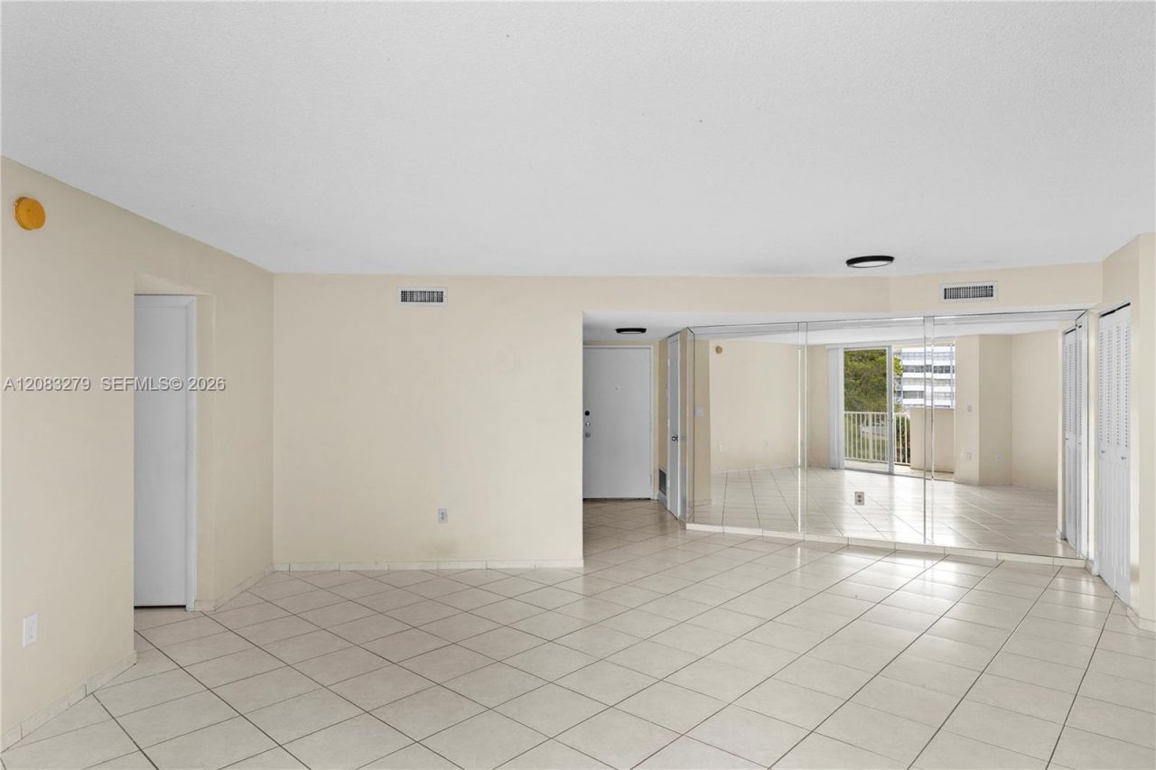 1200 NE Miami Gardens Dr , Unit 315W, Miami, FL 33179 Photo