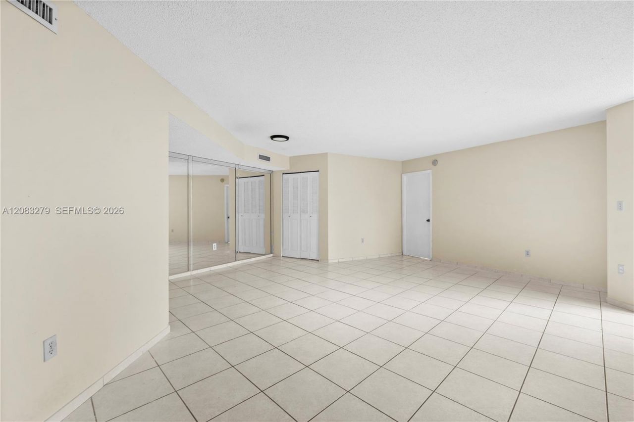 1200 NE Miami Gardens Dr , Unit 315W, Miami, FL 33179 Photo