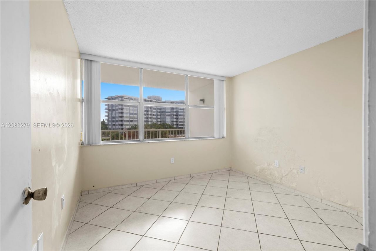 1200 NE Miami Gardens Dr , Unit 315W, Miami, FL 33179 Photo