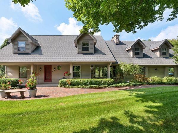 2225 Edgewood DRIVE, Grafton, WI 53024