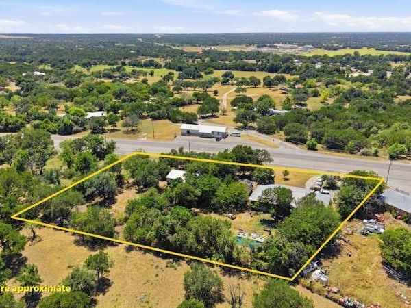 1909 and 1907 S Highway 183 / S Key Avenue, Lampasas, TX 76550