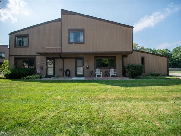 26674 Lake Of The Falls Boulevard , Olmsted Falls, OH 44138